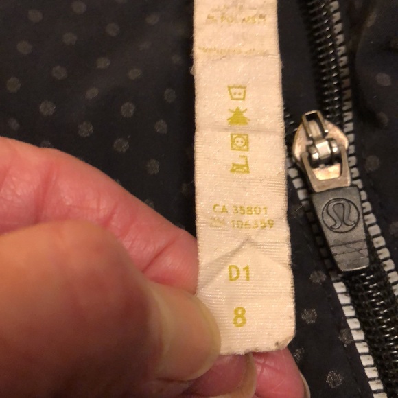 LULULEMON BLACK LIGHTWEIGHT MESH LINED WOMEN’S JACKET SIZE 8 BACK REFLECT #058 - Picture 3 of 12